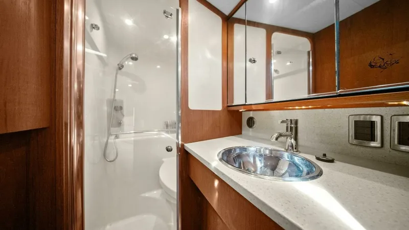 Slide: The Image of Tiara 3500 Sovran 2008 - 12