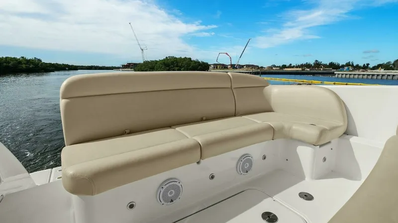 Slide: The Image of Tiara 3500 Sovran 2008 - 25