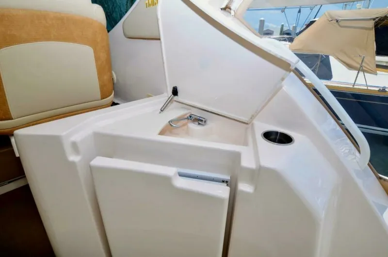 Slide: The Image of Tiara 3500 Sovran 2008 - 28