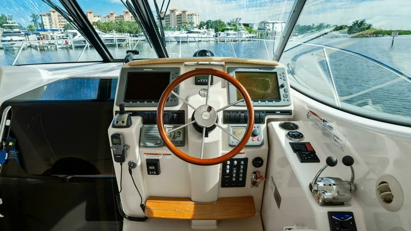 Slide: The Image of Tiara 3500 Sovran 2008 - 1