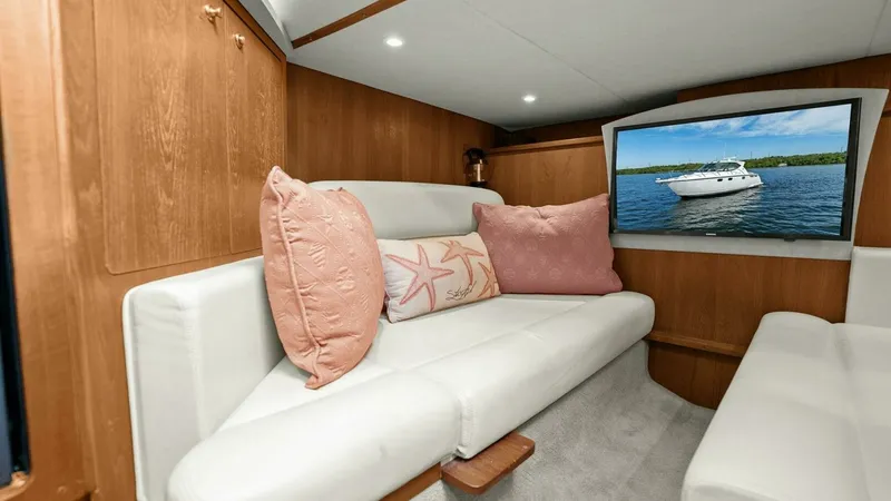 Slide: The Image of Tiara 3500 Sovran 2008 - 8