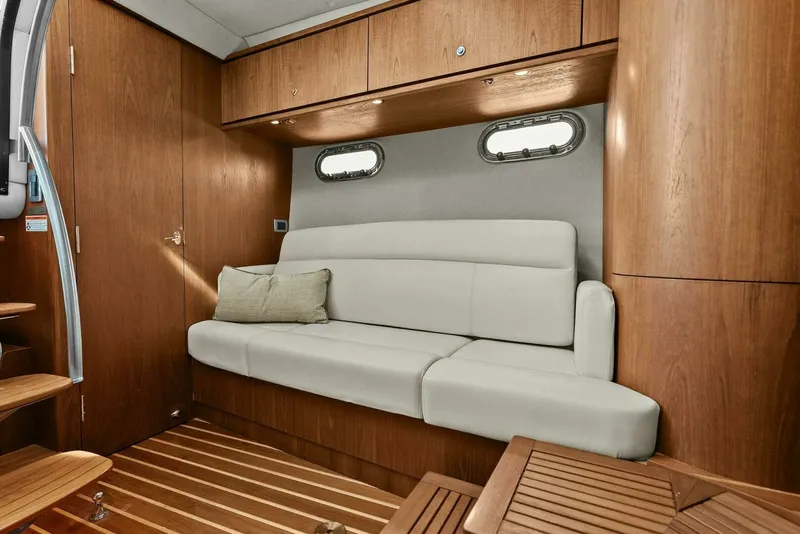 Slide: The Image of Tiara 3500 Sovran 2008 - 4