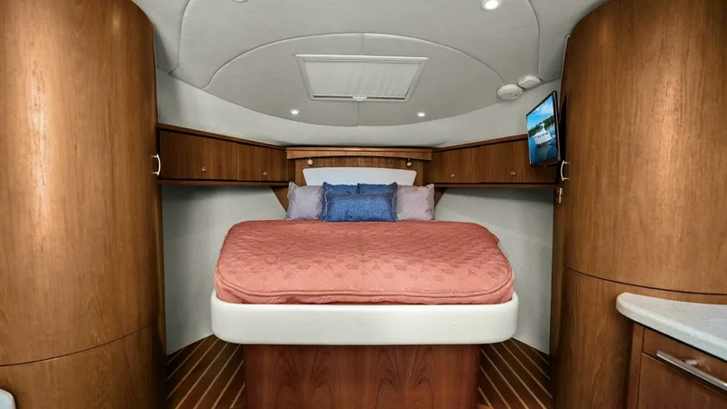 Slide: The Image of Tiara 3500 Sovran 2008 - 10