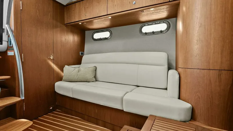 Slide: The Image of Tiara 3500 Sovran 2008 - 4