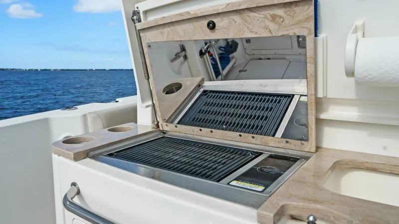 Slide: The Image of Boston Whaler 380 Outrage 2019 - 13