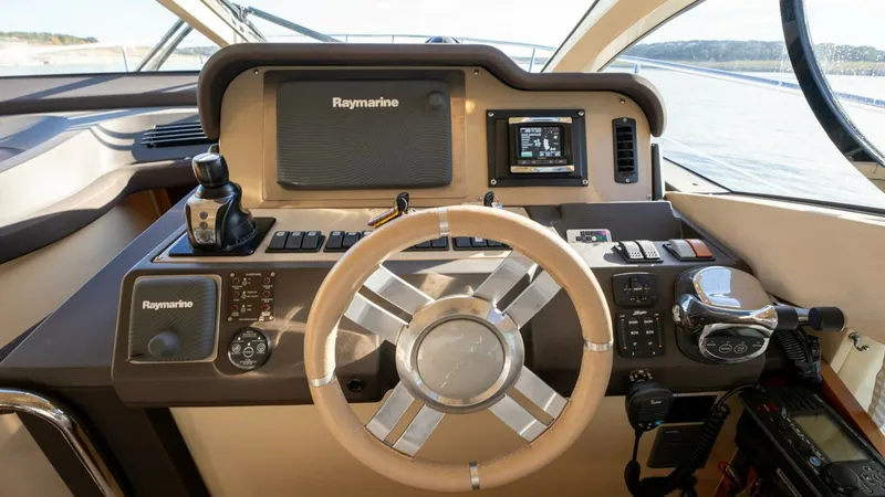 Slide: The Image of Azimut 40 Flybridge 2013 - 28