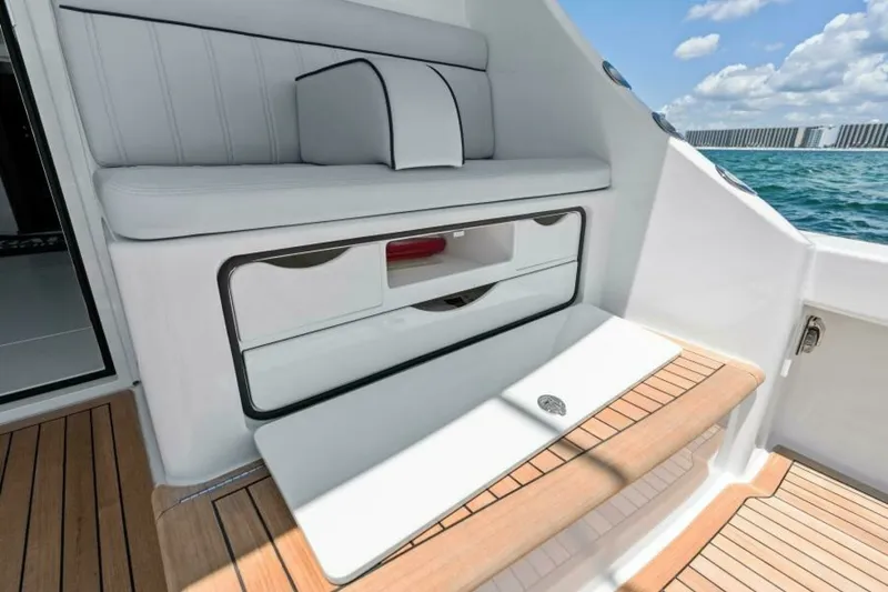 Slide: The Image of Viking 46 Billfish 2027 - 17