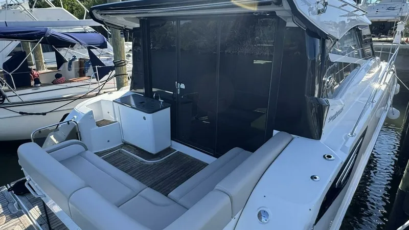 Slide: The Image of Sea Ray 470 Sundancer 2016 - 30