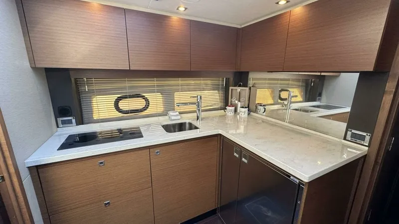 Slide: The Image of Sea Ray 470 Sundancer 2016 - 15