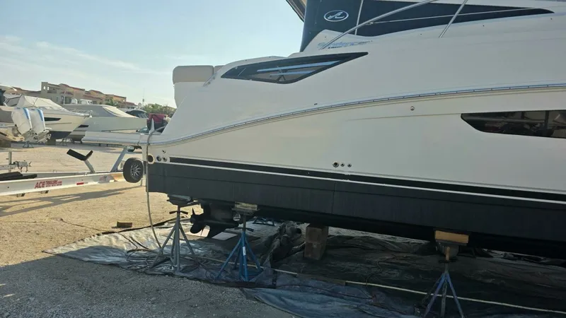 Slide: The Image of Sea Ray 470 Sundancer 2016 - 42