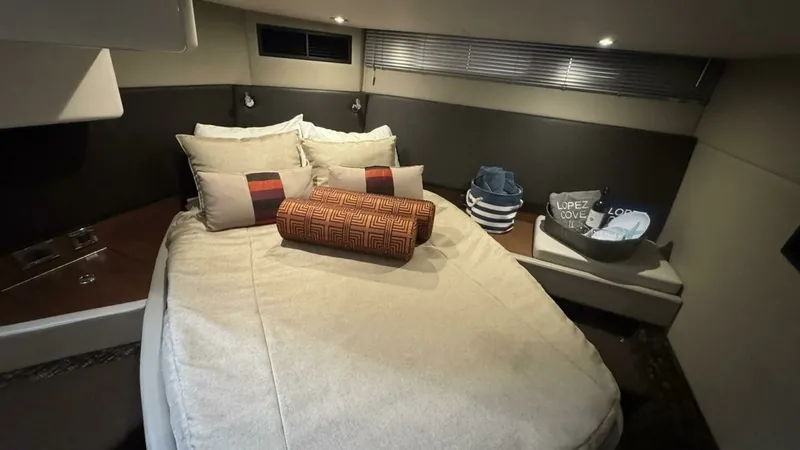 Slide: The Image of Sea Ray 470 Sundancer 2016 - 16