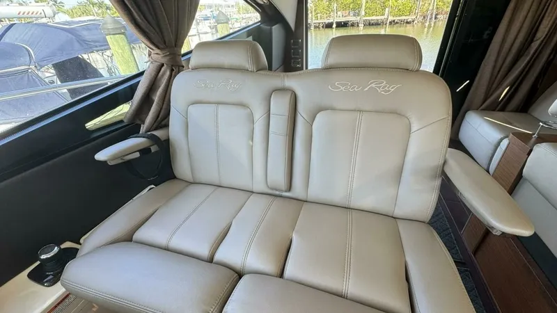 Slide: The Image of Sea Ray 470 Sundancer 2016 - 5