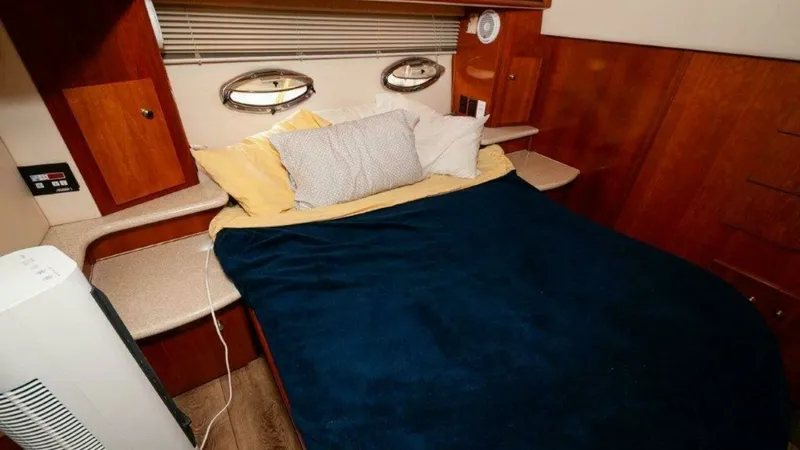 Slide: The Image of Carver Yachts 444 Cockpit Motor Yacht 2002 - 15