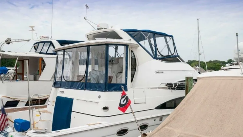 Slide: The Image of Carver Yachts 444 Cockpit Motor Yacht 2002 - 28
