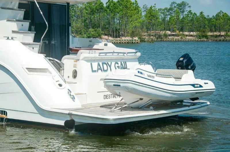 Slide: The Image of Sea Ray L550 Flybridge 2018 - 47