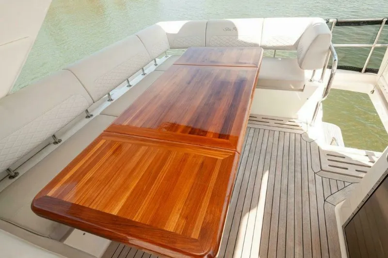 Slide: The Image of Sea Ray L550 Flybridge 2018 - 40