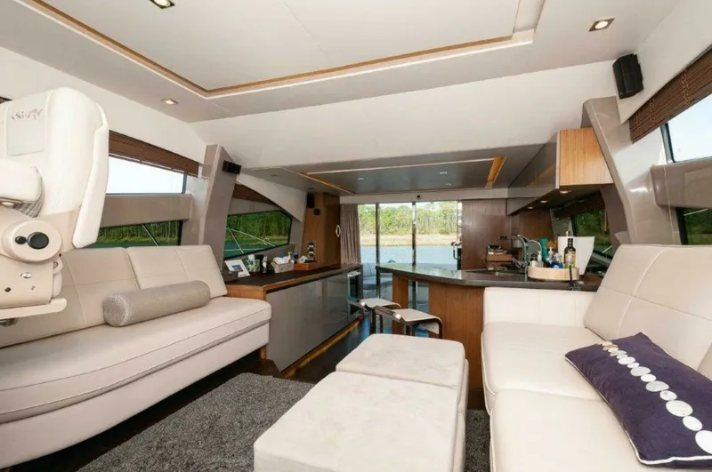 Slide: The Image of Sea Ray L550 Flybridge 2018 - 5