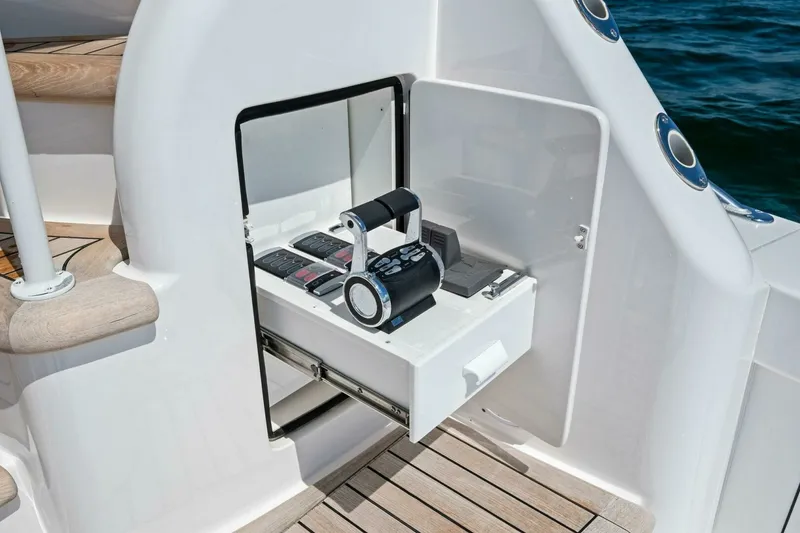 Slide: The Image of Viking 58 Convertible 2025 - 46
