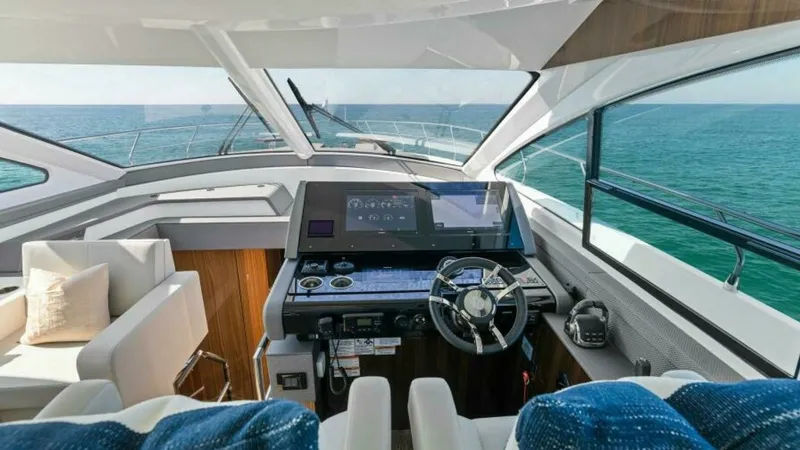 Slide: The Image of Cruisers 60 Cantius Fly 2023 - 32