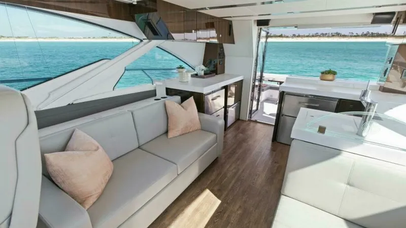 Slide: The Image of Cruisers 60 Cantius Fly 2023 - 6