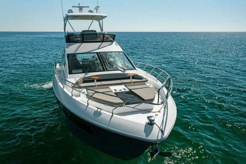 Slide: The Image of Cruisers 60 Cantius Fly 2023 - 60