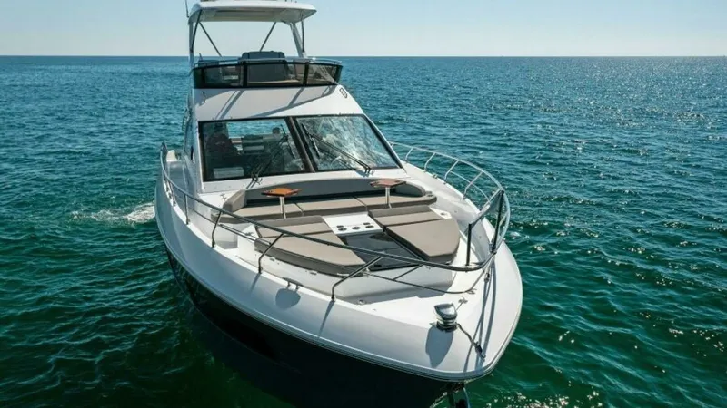Slide: The Image of Cruisers 60 Cantius Fly 2023 - 60