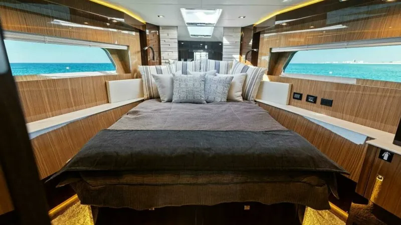 Slide: The Image of Cruisers 60 Cantius Fly 2023 - 25