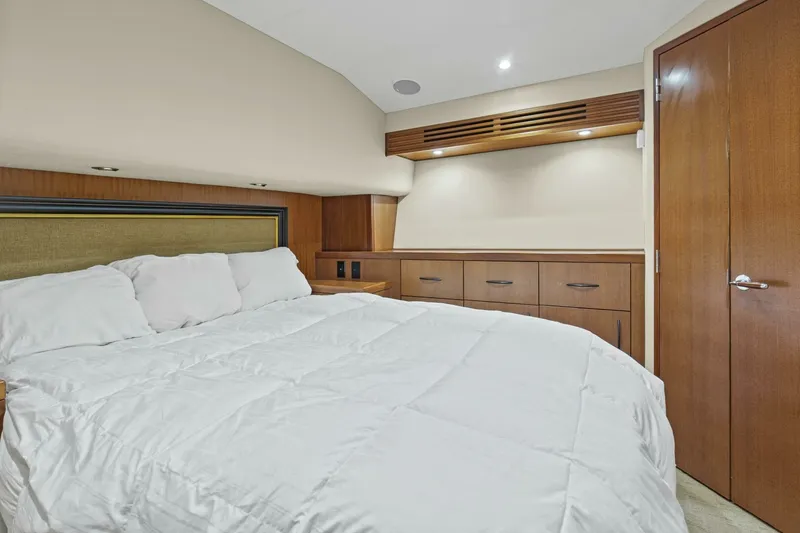Slide: The Image of Hatteras 60 Convertible 2008 - 15