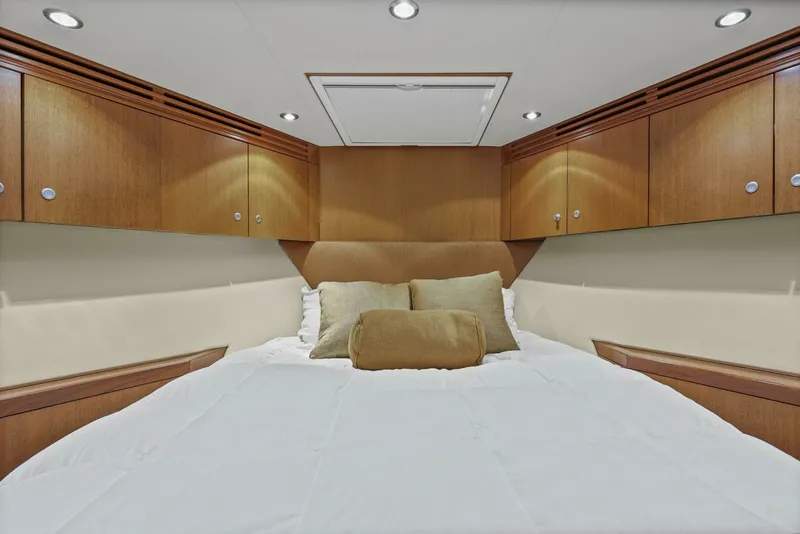 Slide: The Image of Hatteras 60 Convertible 2008 - 20