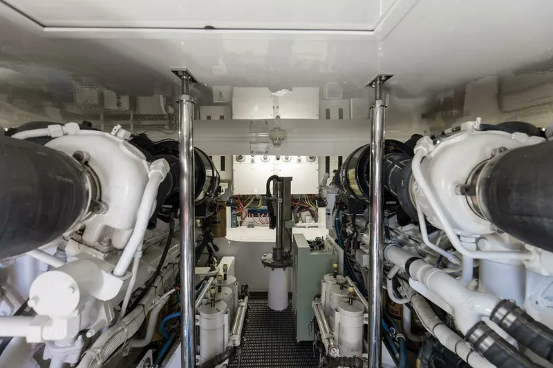 Slide: The Image of Hatteras 60 Convertible 2008 - 44