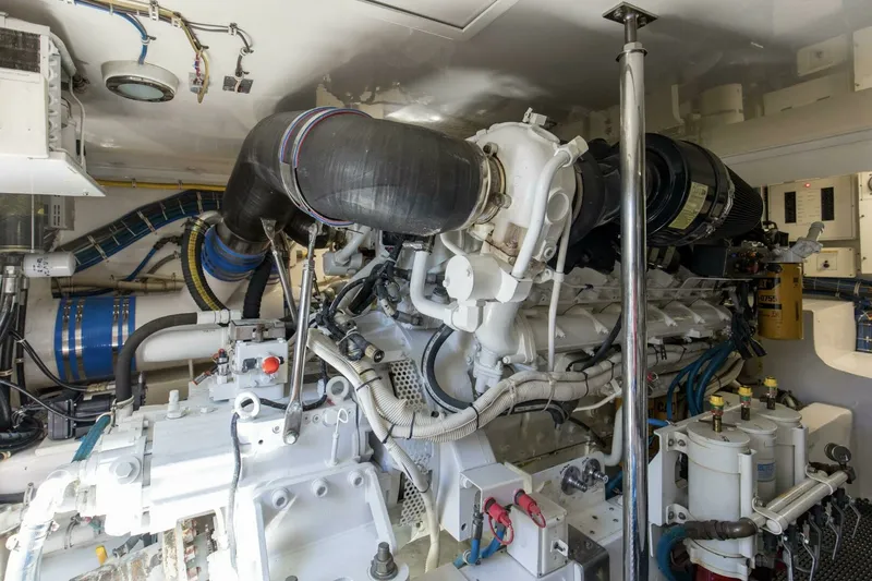 Slide: The Image of Hatteras 60 Convertible 2008 - 42