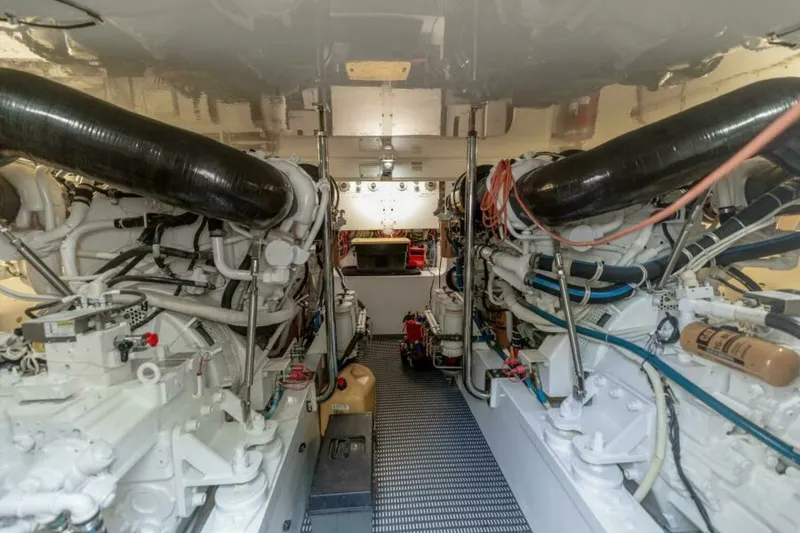 Slide: The Image of Hatteras 60 Convertible 2008 - 28