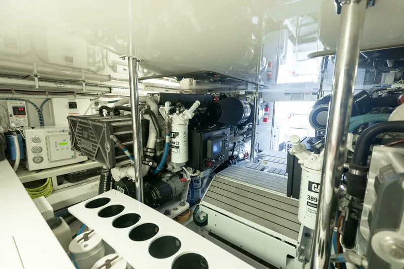 Slide: The Image of Hatteras GT60 2016 - 64