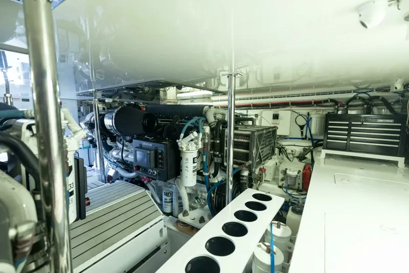 Slide: The Image of Hatteras GT60 2016 - 63