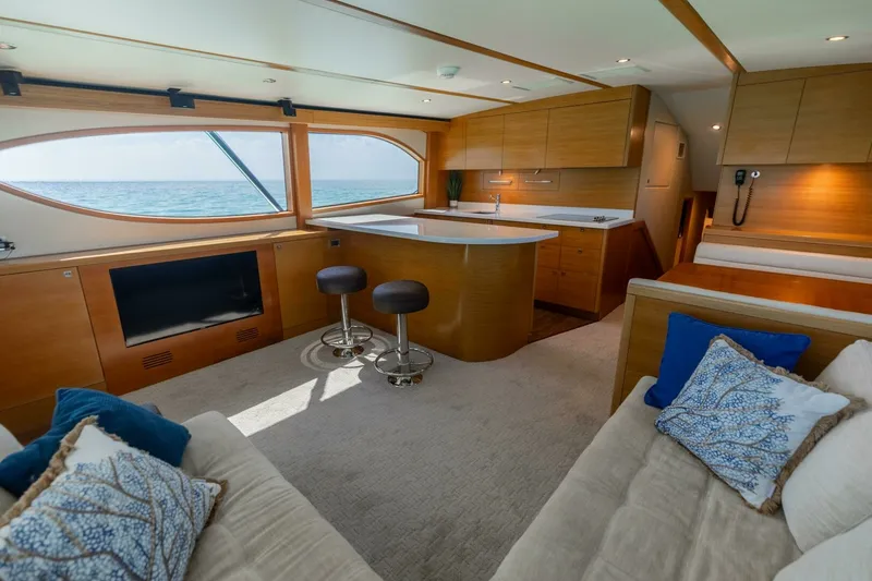 Slide: The Image of Hatteras GT60 2016 - 6