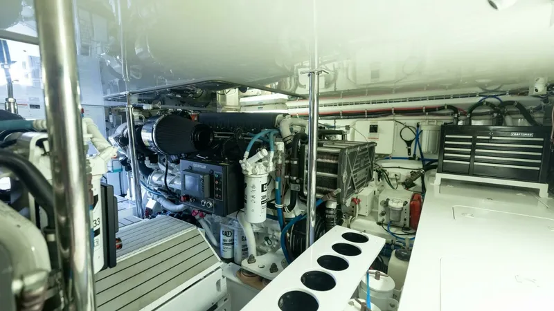 Slide: The Image of Hatteras GT60 2016 - 63
