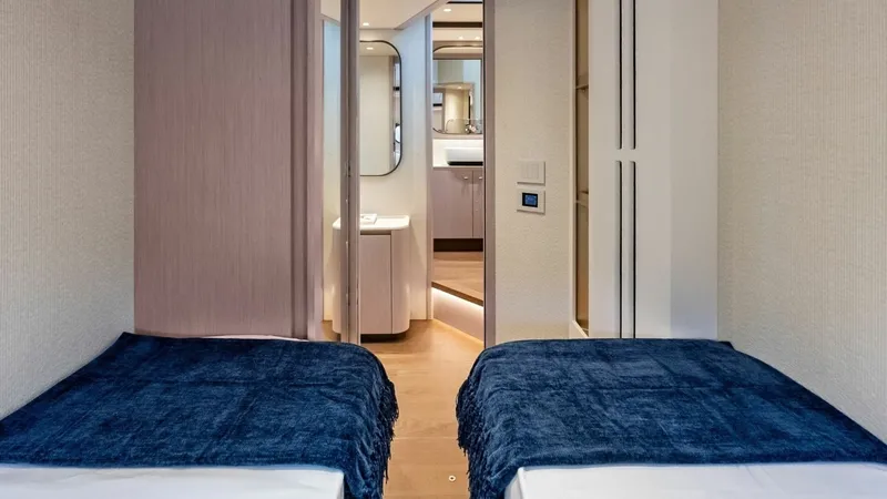 Slide: The Image of Absolute 62 Navetta 2026 - 32