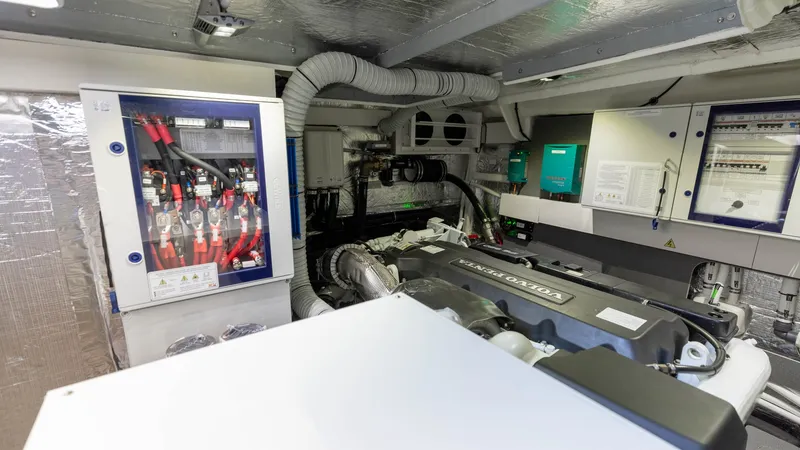 Slide: The Image of Absolute 60 Flybridge 2027 - 73
