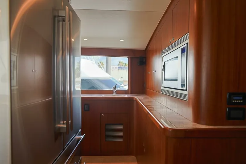 Slide: The Image of Blackwell 62 Convertible 2014 - 8