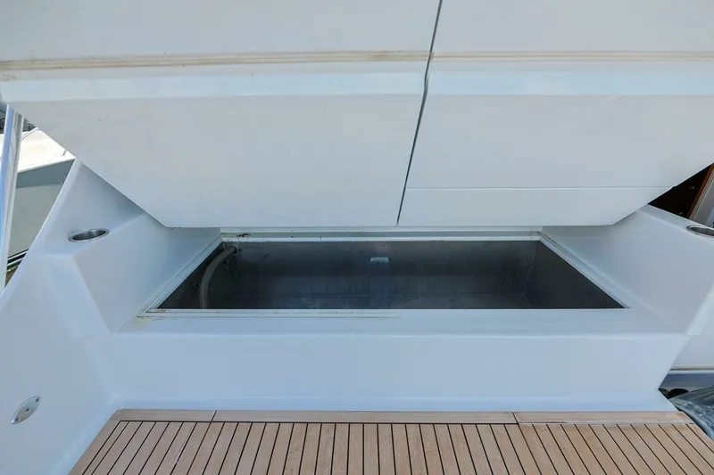Slide: The Image of Blackwell 62 Convertible 2014 - 33
