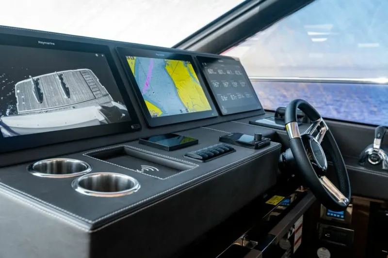 Slide: The Image of Prestige 630 Flybridge 2020 - 38