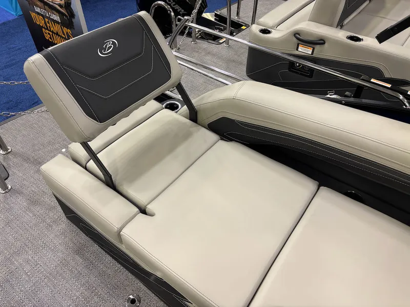 Slide: The Image of Barletta Boats C22M Triple-Toon 2026 - 10