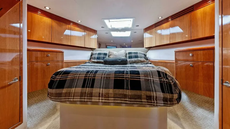 Slide: The Image of Hatteras 64 Convertible 2007 - 18