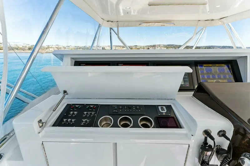 Slide: The Image of Hatteras 64 Convertible 2007 - 36