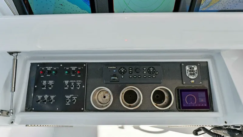 Slide: The Image of Hatteras 64 Convertible 2007 - 38