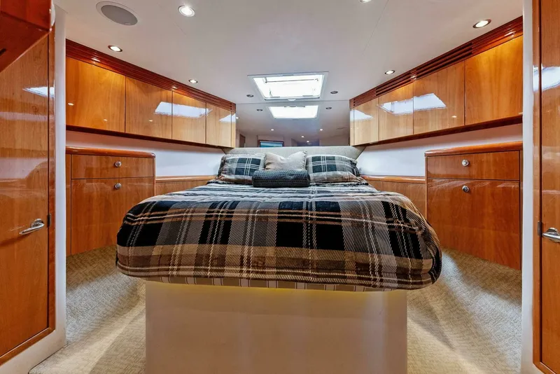 Slide: The Image of Hatteras 64 Convertible 2007 - 17