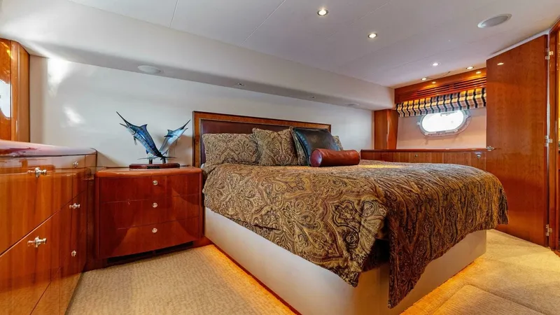 Slide: The Image of Hatteras 64 Convertible 2007 - 27