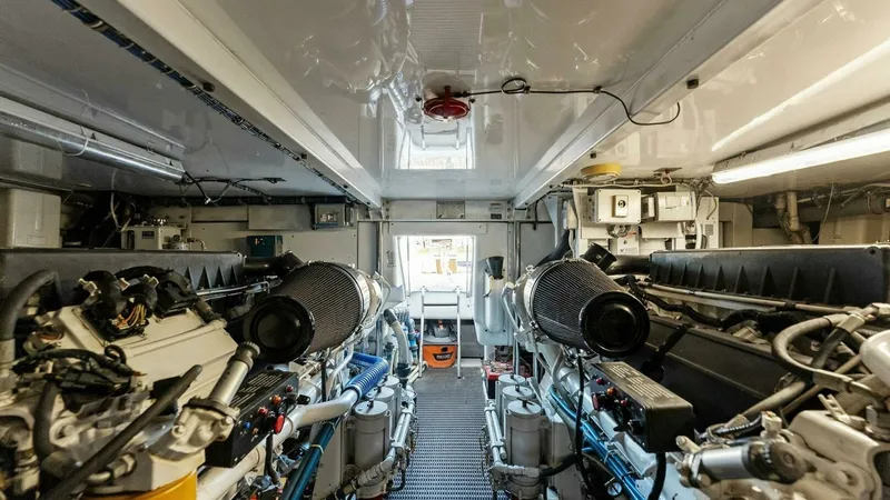 Slide: The Image of Hatteras 64 Convertible 2007 - 48