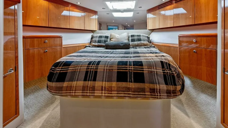 Slide: The Image of Hatteras 64 Convertible 2007 - 17