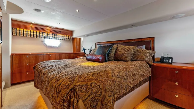 Slide: The Image of Hatteras 64 Convertible 2007 - 28